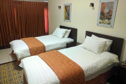 alhambra palace hotel suites