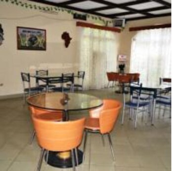 Dian Fossey Nyiramacibir Hotel,Kivu>>Gisenyi,3 star