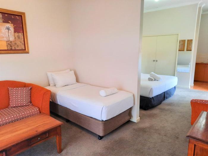 higgins lane motel