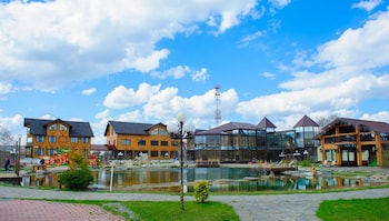 Berejki Hall,,4 star