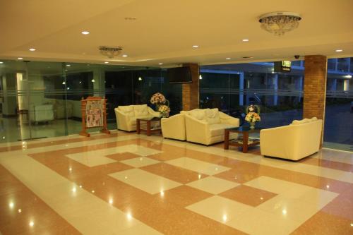 thatphanom river view hotel