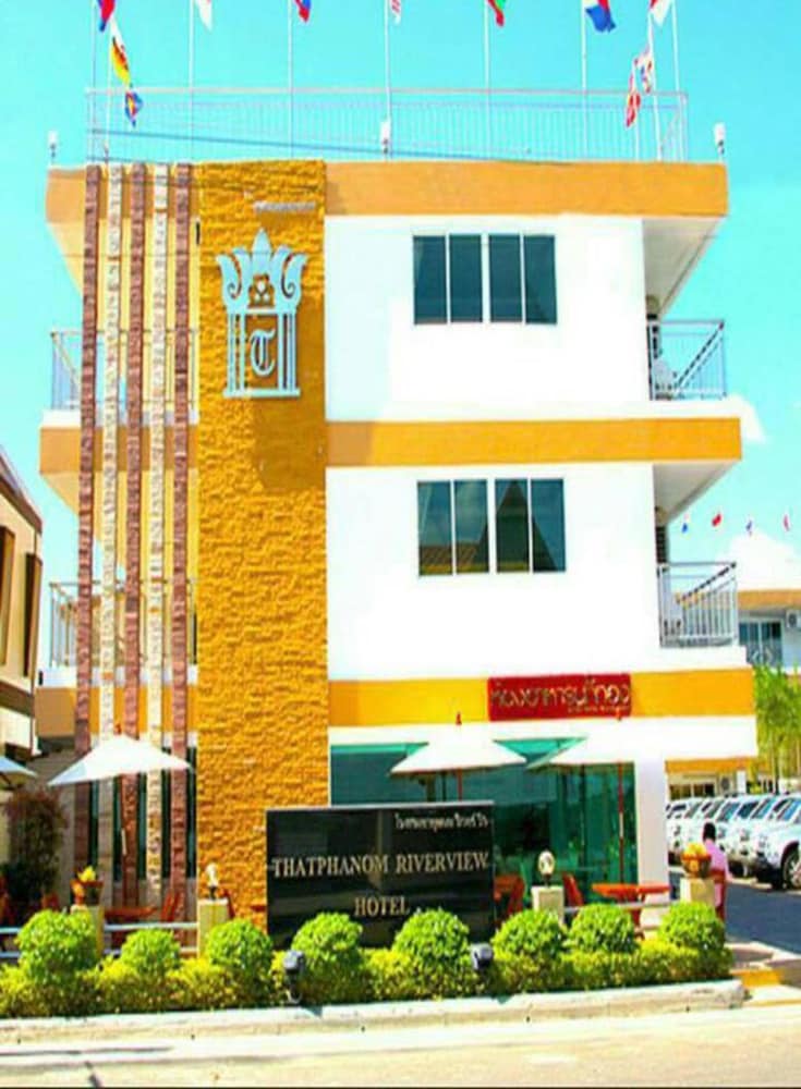 thatphanom river view hotel