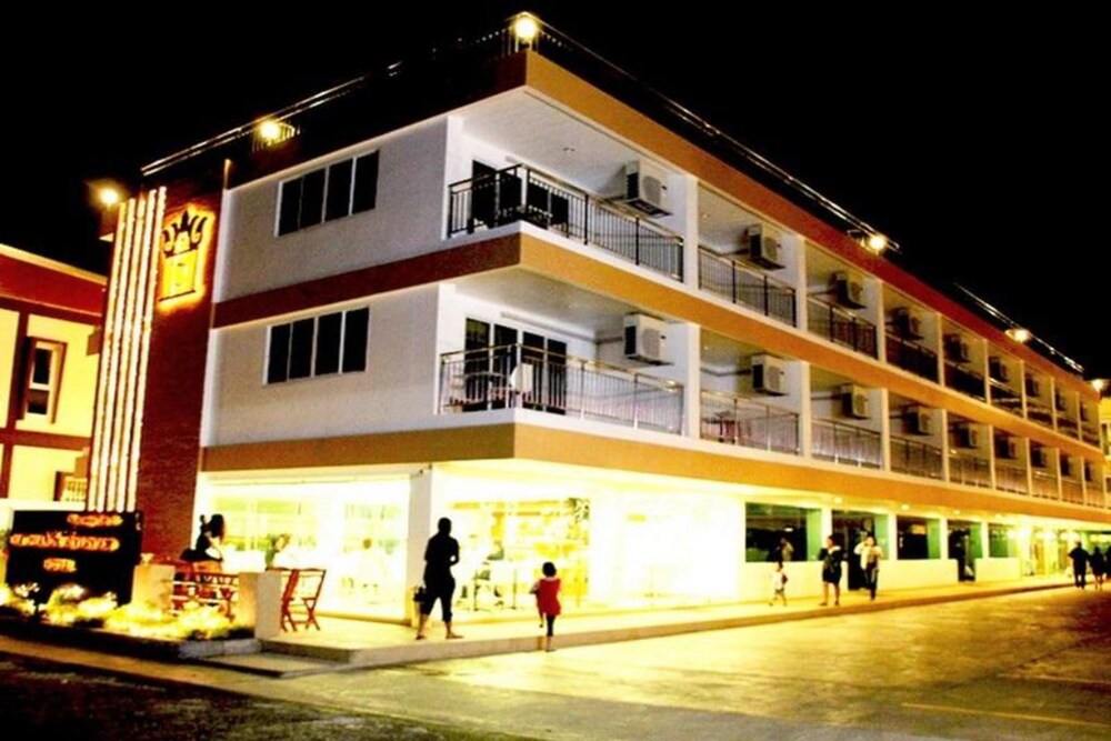 thatphanom river view hotel
