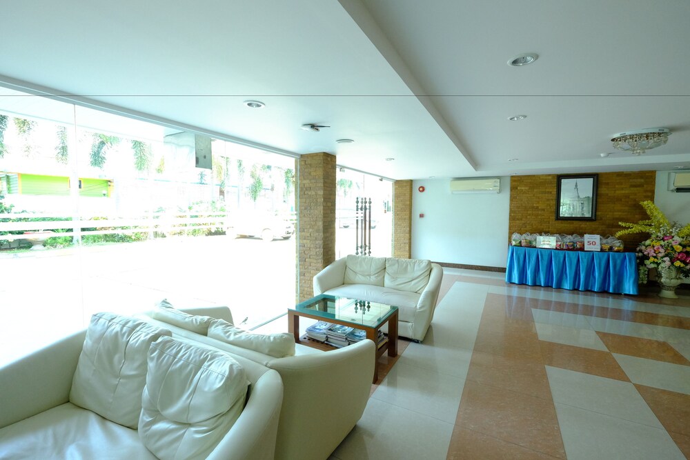 thatphanom river view hotel