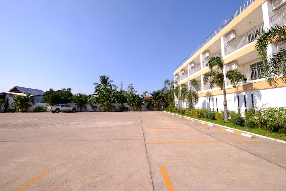 thatphanom river view hotel