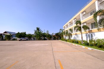 thatphanom river view hotel