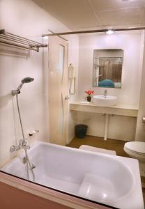 the pacific cool chic