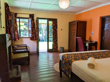lawns hotel