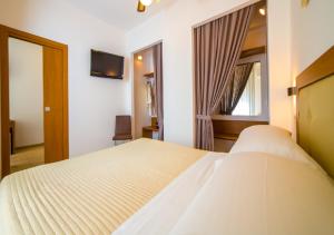 mediterraneo hotel and suites