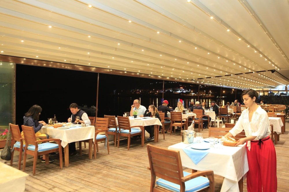 Tasada Otel,Near Karaburun Harbor,1 star