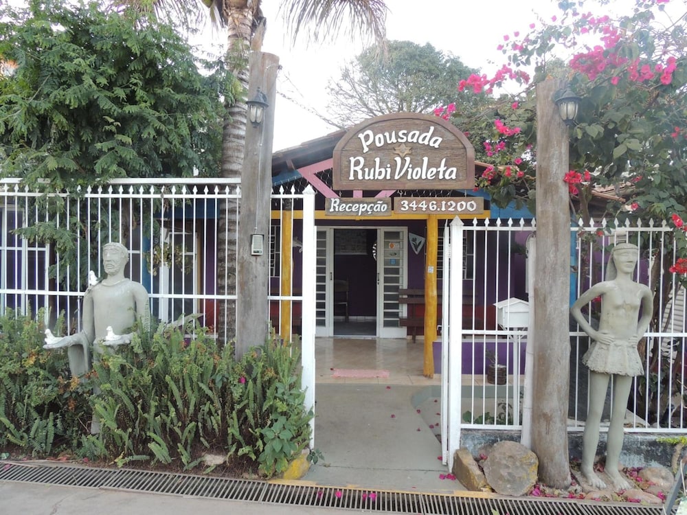 pousada rubbi violeta