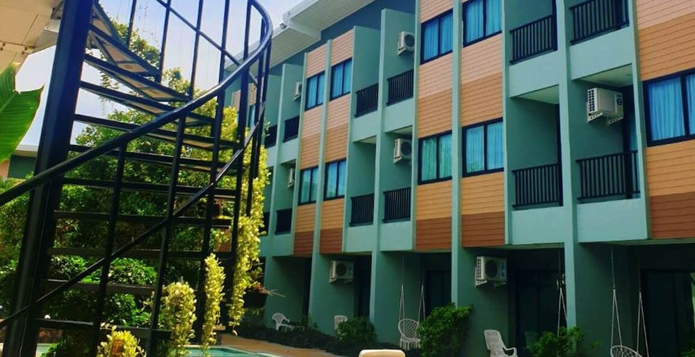 phuket airport place