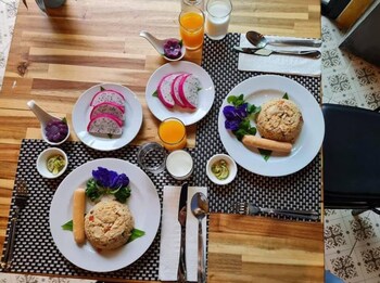 phuket airport place