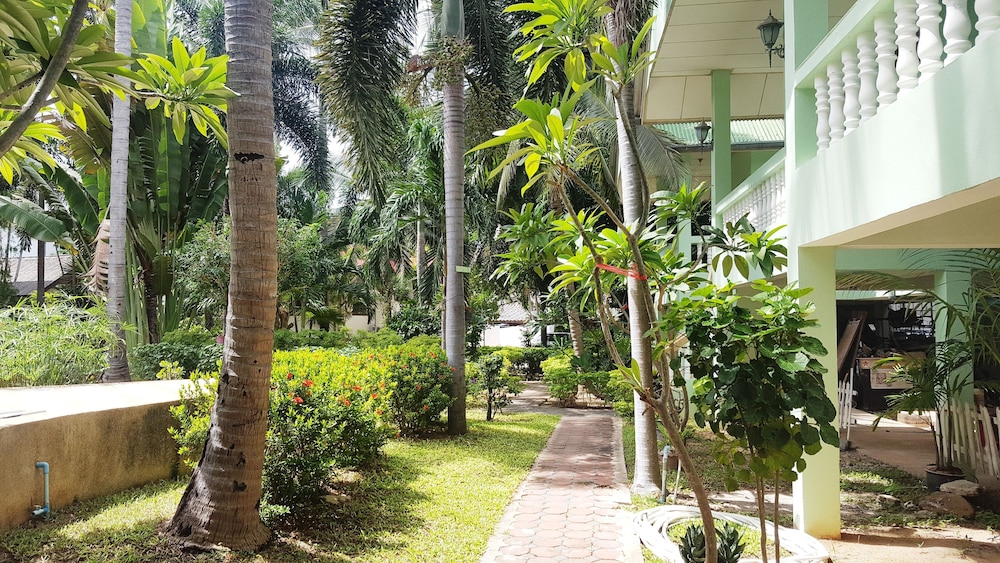 rattana guesthouse and bungalow