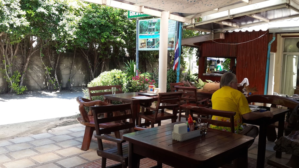 rattana guesthouse and bungalow