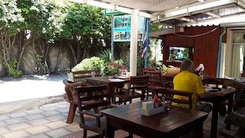 rattana guesthouse and bungalow