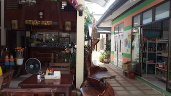 rattana guesthouse and bungalow