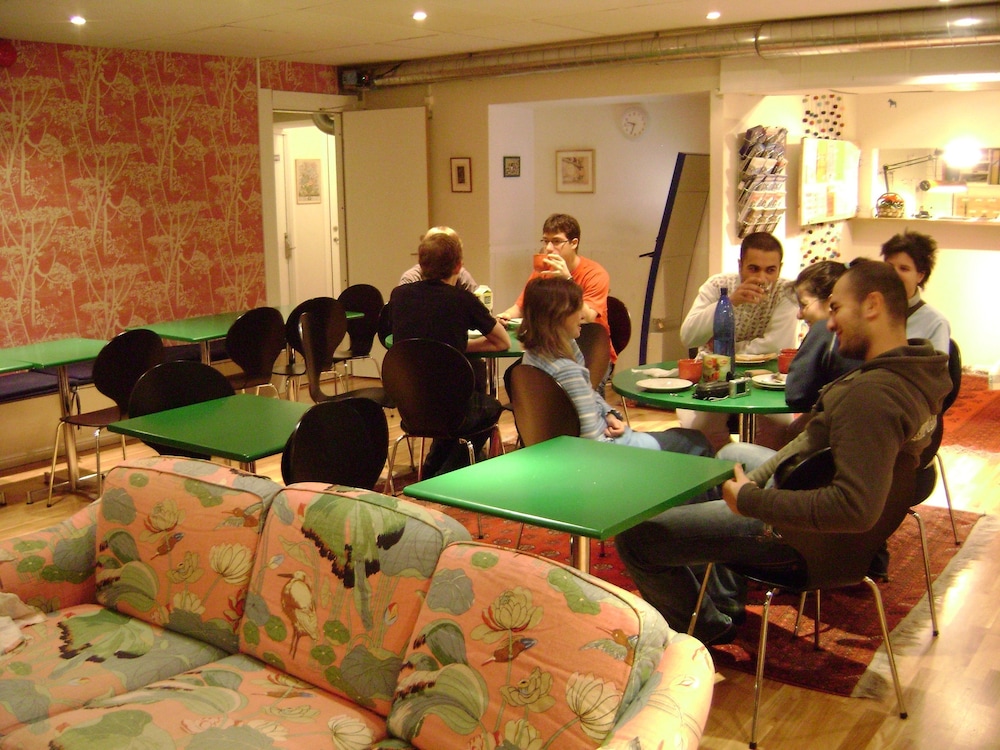 hostel bed and breakfast