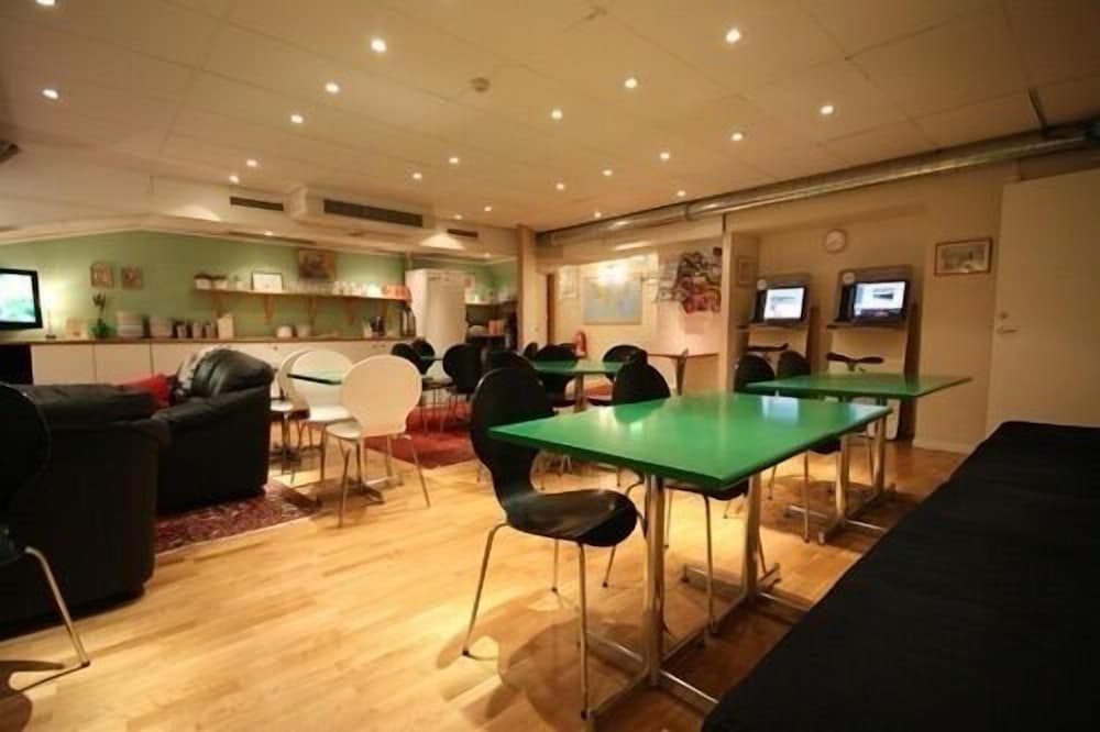 hostel bed and breakfast