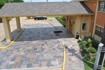 Executive Inn,Katy>>Brookshire,3 star