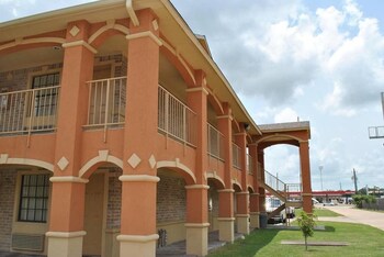 Executive Inn,Katy>>Brookshire,3 star
