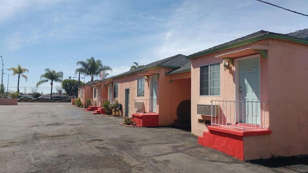 la petite rouge motel