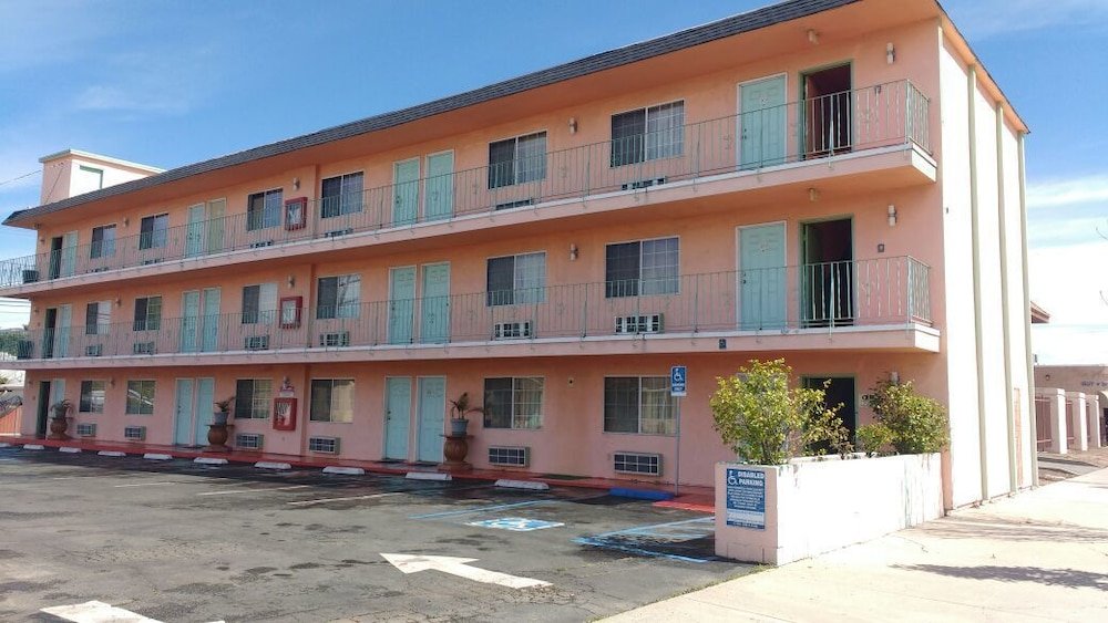 la petite rouge motel