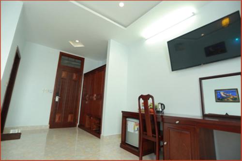 tan truong son hotel