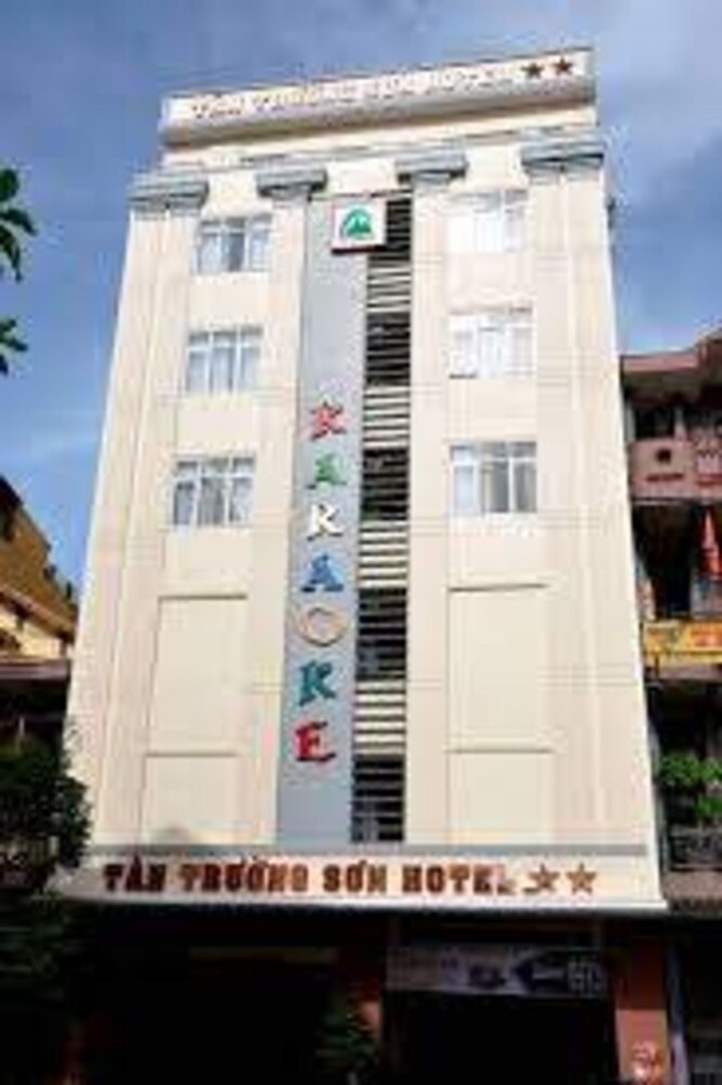 tan truong son hotel