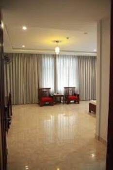 tan truong son hotel