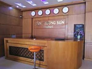 tan truong son hotel