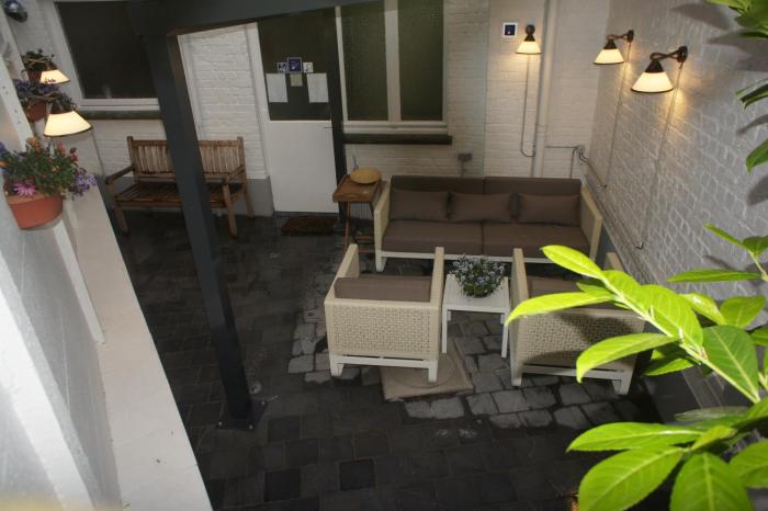 j and r brussels city apartment