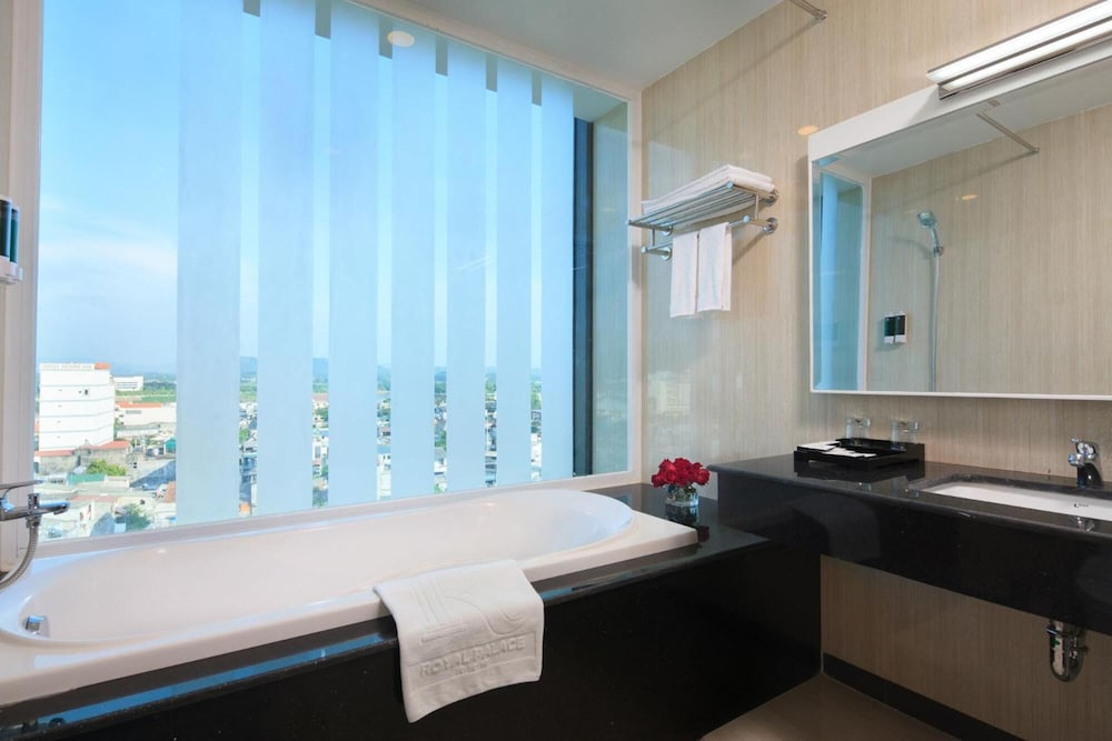 royal palace hotel