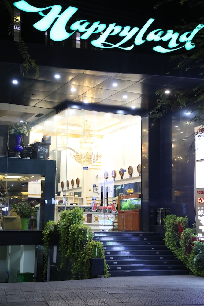 happyland hotel