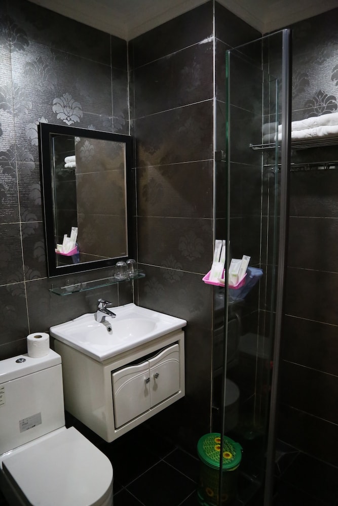 happyland hotel