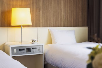 city hotel airport in prince