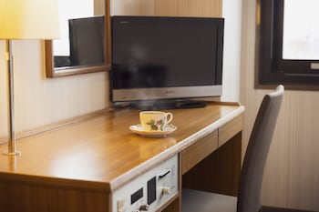 city hotel airport in prince