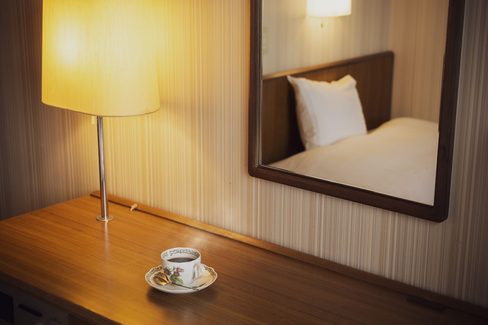 city hotel airport in prince