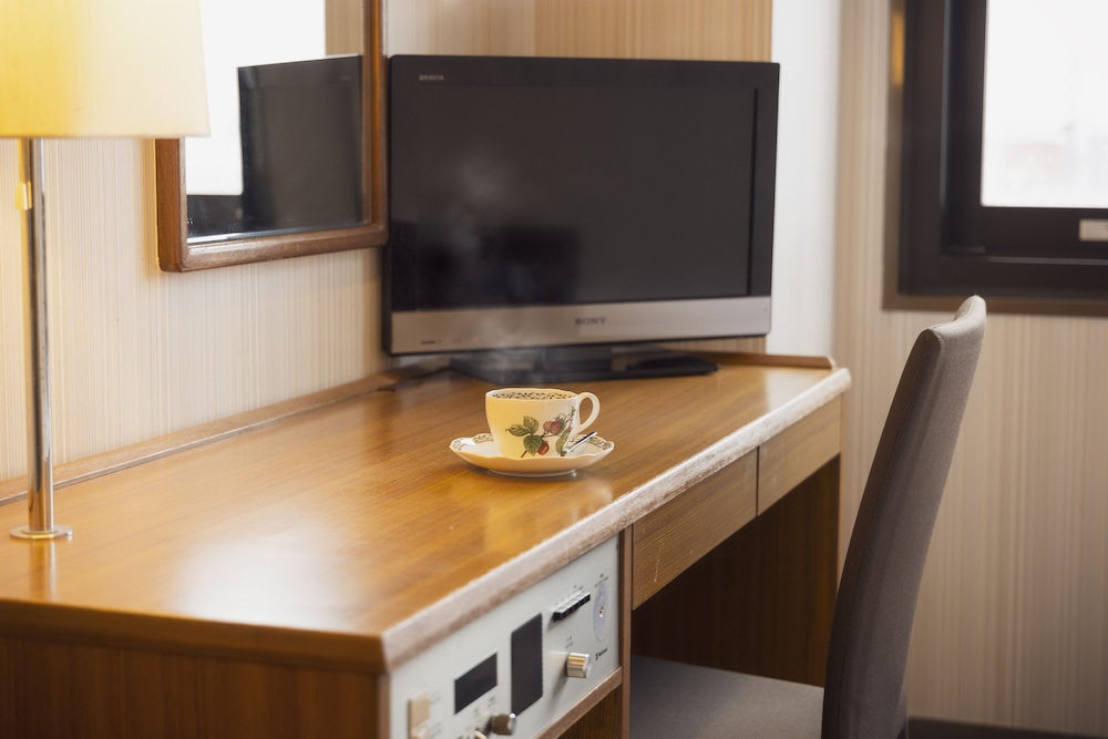 city hotel airport in prince