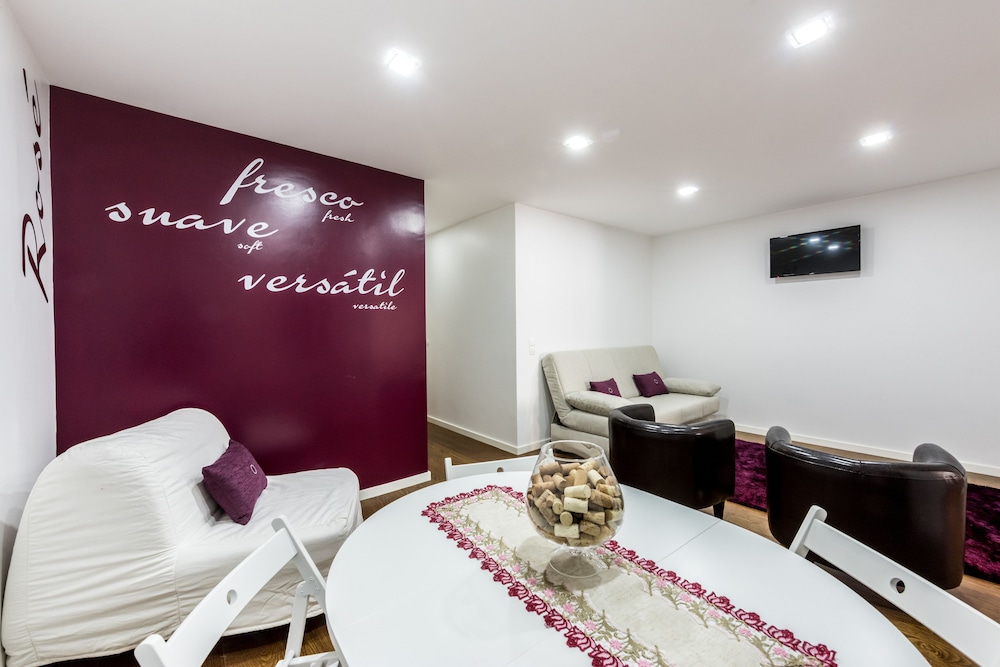 lounge inn