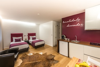 lounge inn