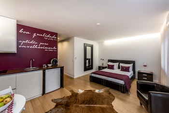 lounge inn