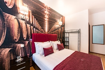 lounge inn