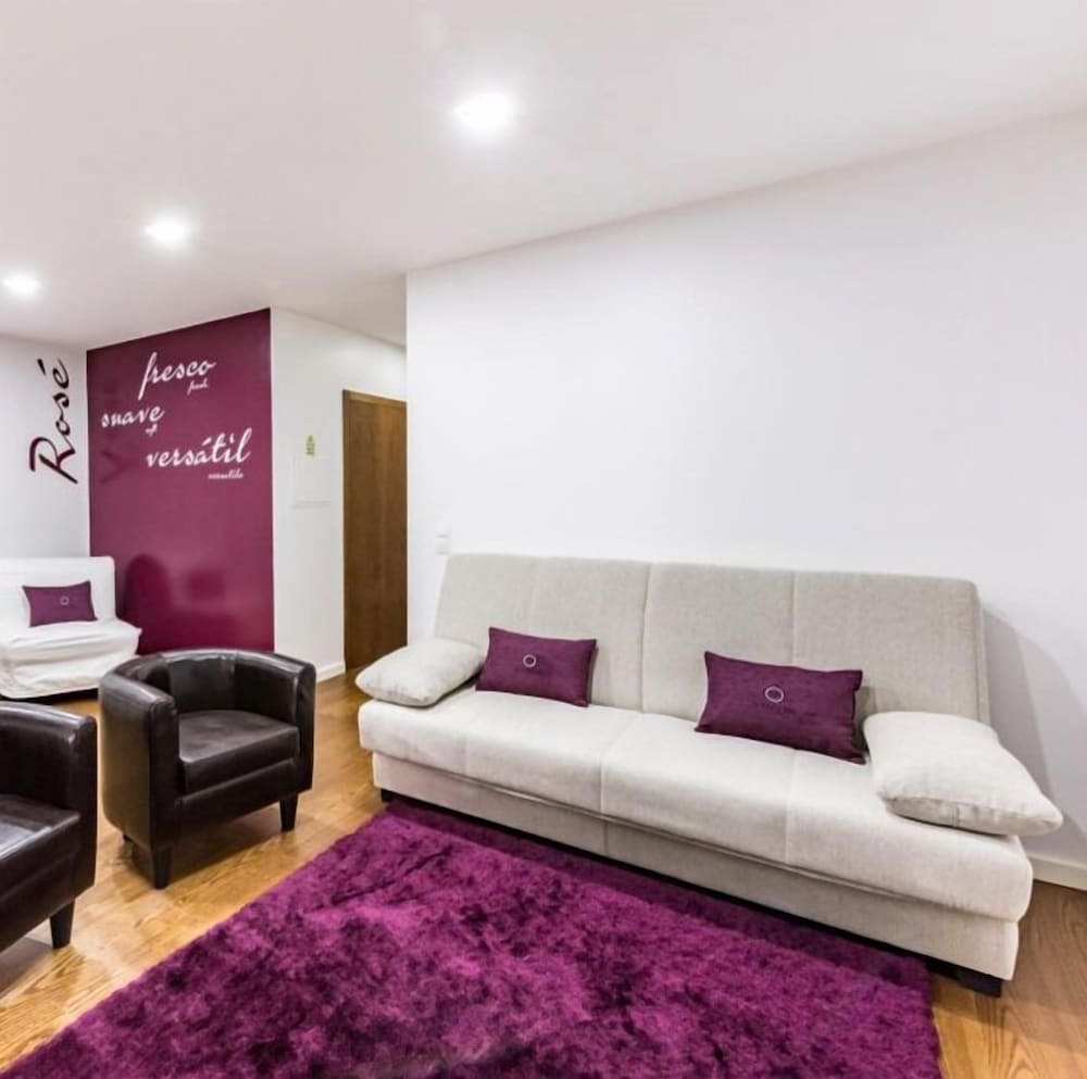lounge inn