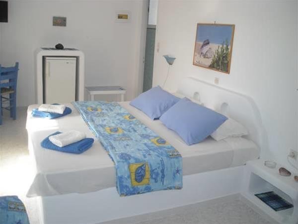 Ostria Vento,Milos>>Adamas,2 star