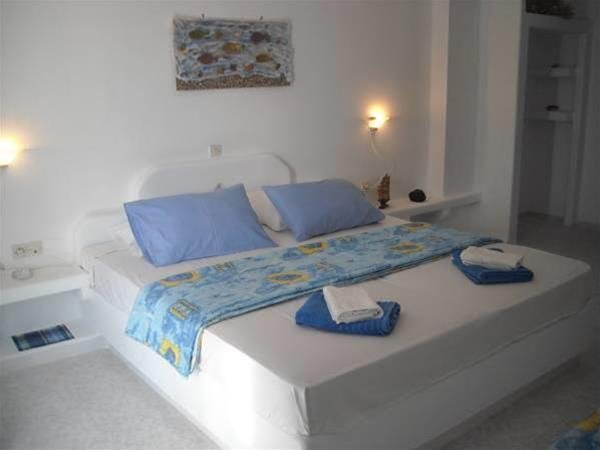 Ostria Vento,Milos>>Adamas,2 star