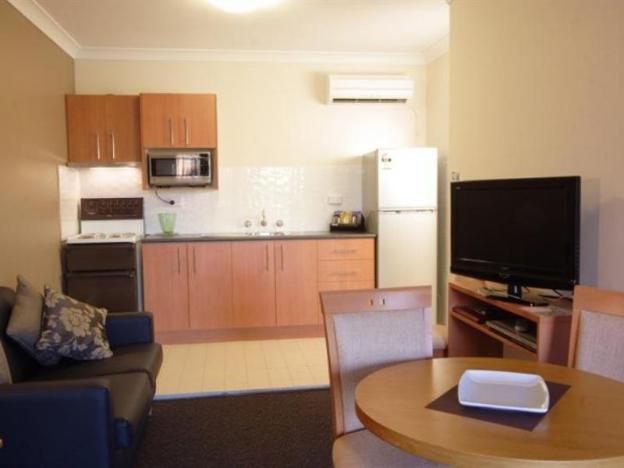 narellan motor inn