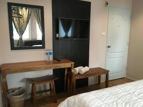 the grand palace hostel