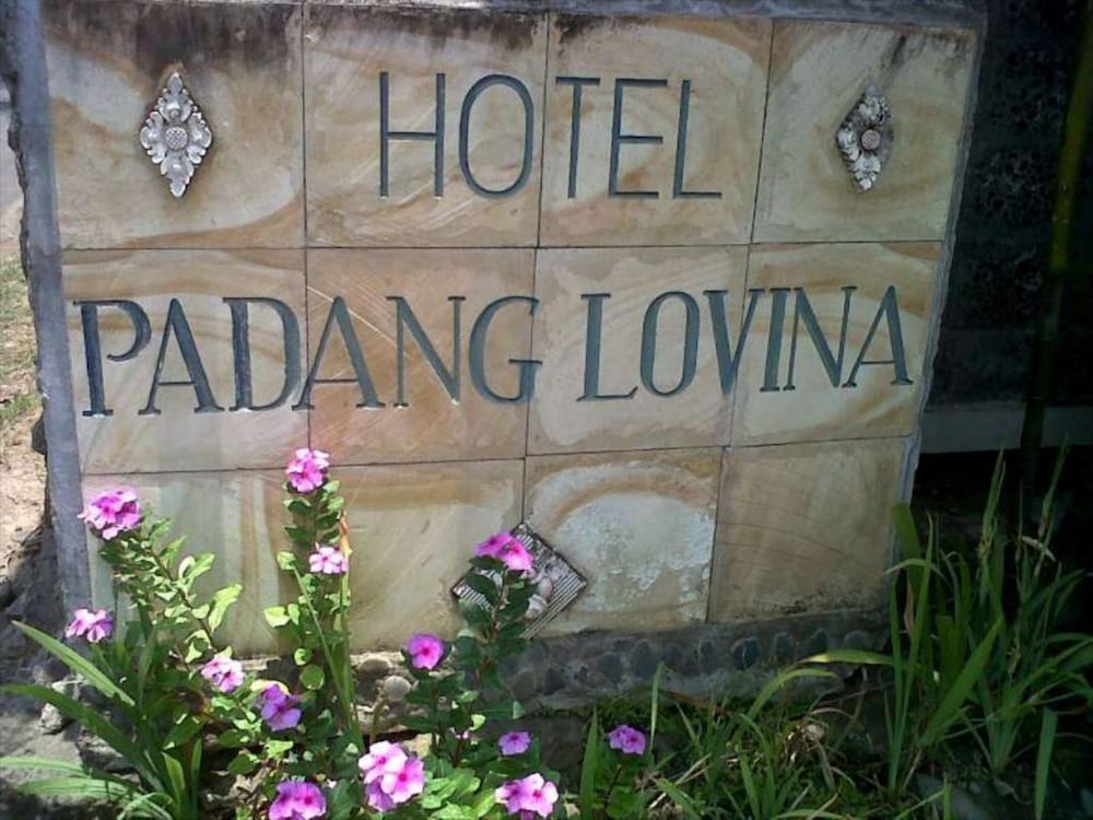 padang lovina sea side cottage