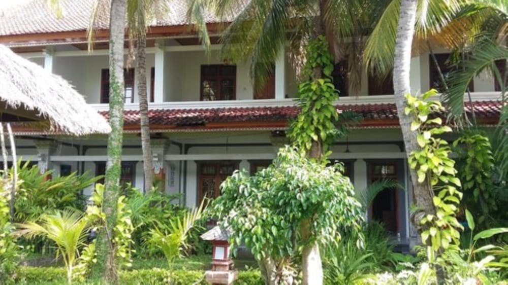 padang lovina sea side cottage